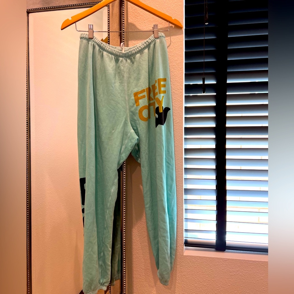 FREECITY: LETS GO FREECITY SUPER VINTAGE; COLOR: BLUEGUMM; SIZE: M